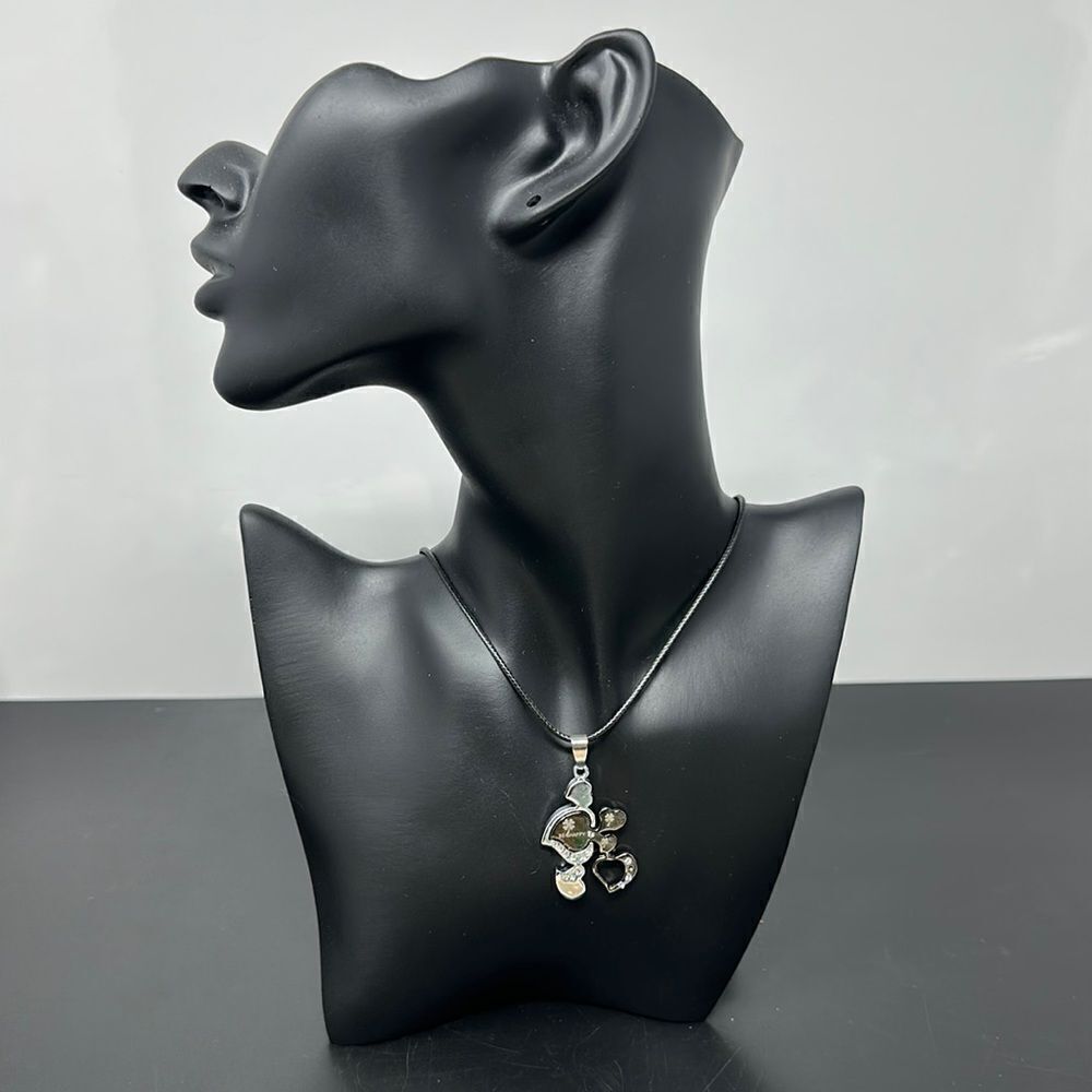 Gorgeous Be happy hearts necklace
